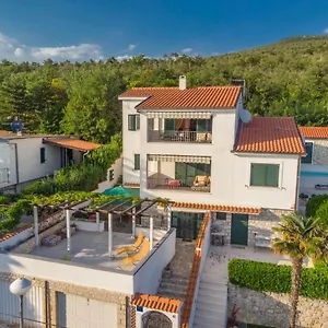 Nika Apartment Selce