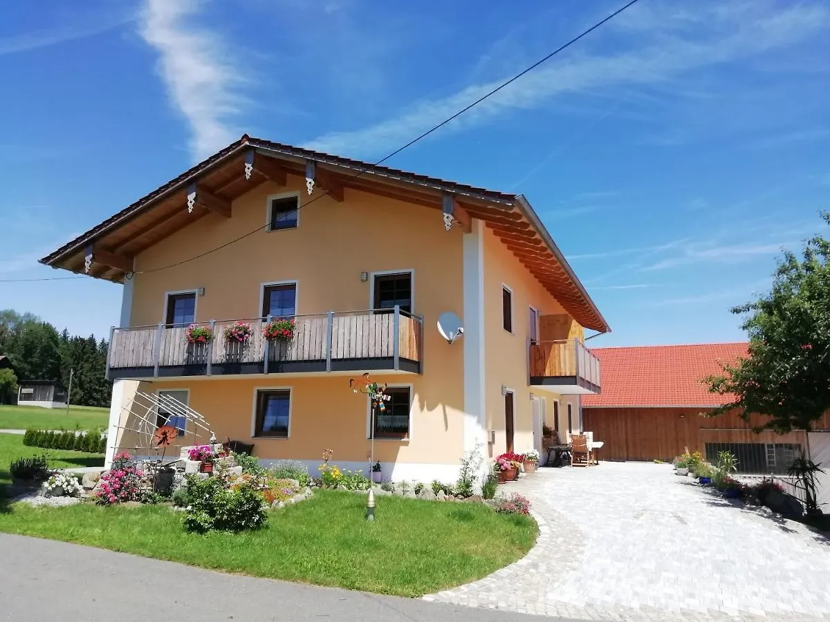 Apartment Ferienwohnung Ponyhof Adam Urlaub auf dem Bauernhof Eschlkam