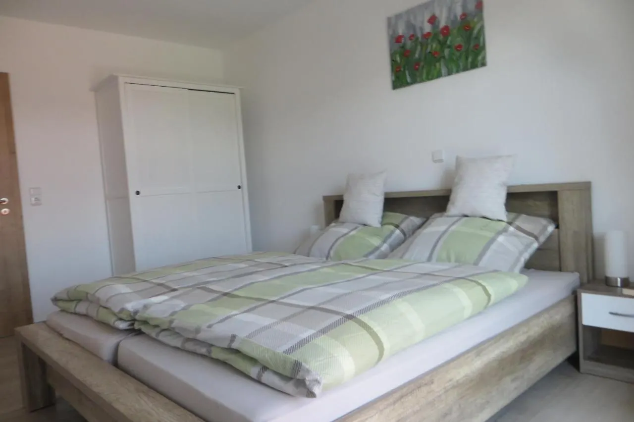 Ferienwohnung Ponyhof Adam Urlaub auf dem Bauernhof Eschlkam Apartment