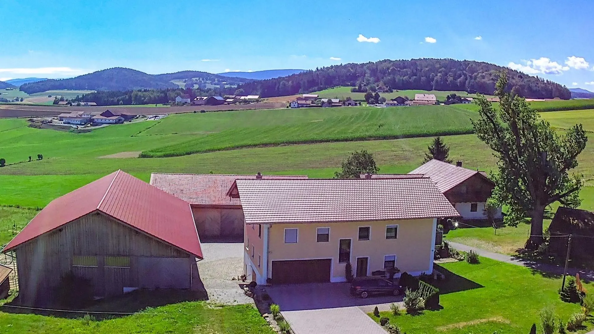 Ferienwohnung Ponyhof Adam Urlaub auf dem Bauernhof Eschlkam Apartment